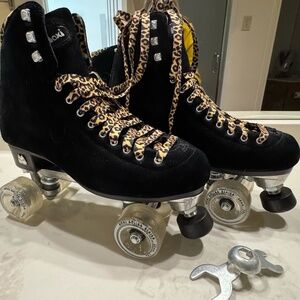 Moxie Panther Outdoor Roller Skates